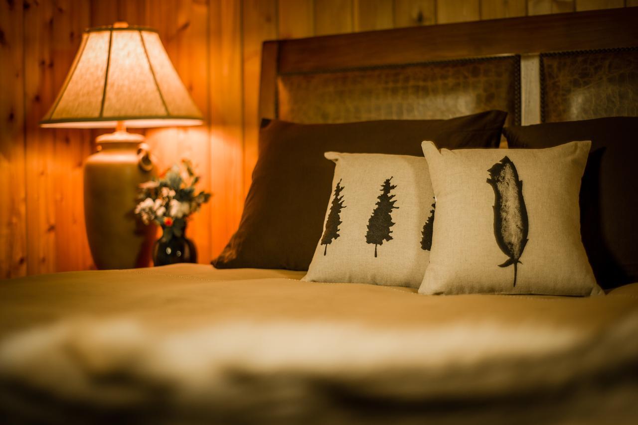 Bear Claw Lodge Kispiox Room photo